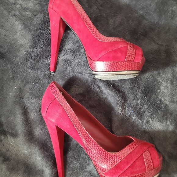 H by Halston Red Suede Stilettos - Picture 3 of 12